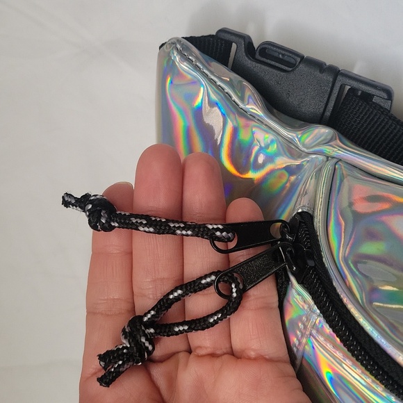 BARK Fanny Pack Silver Iridescent for Hoomans People. - Picture 13 of 17